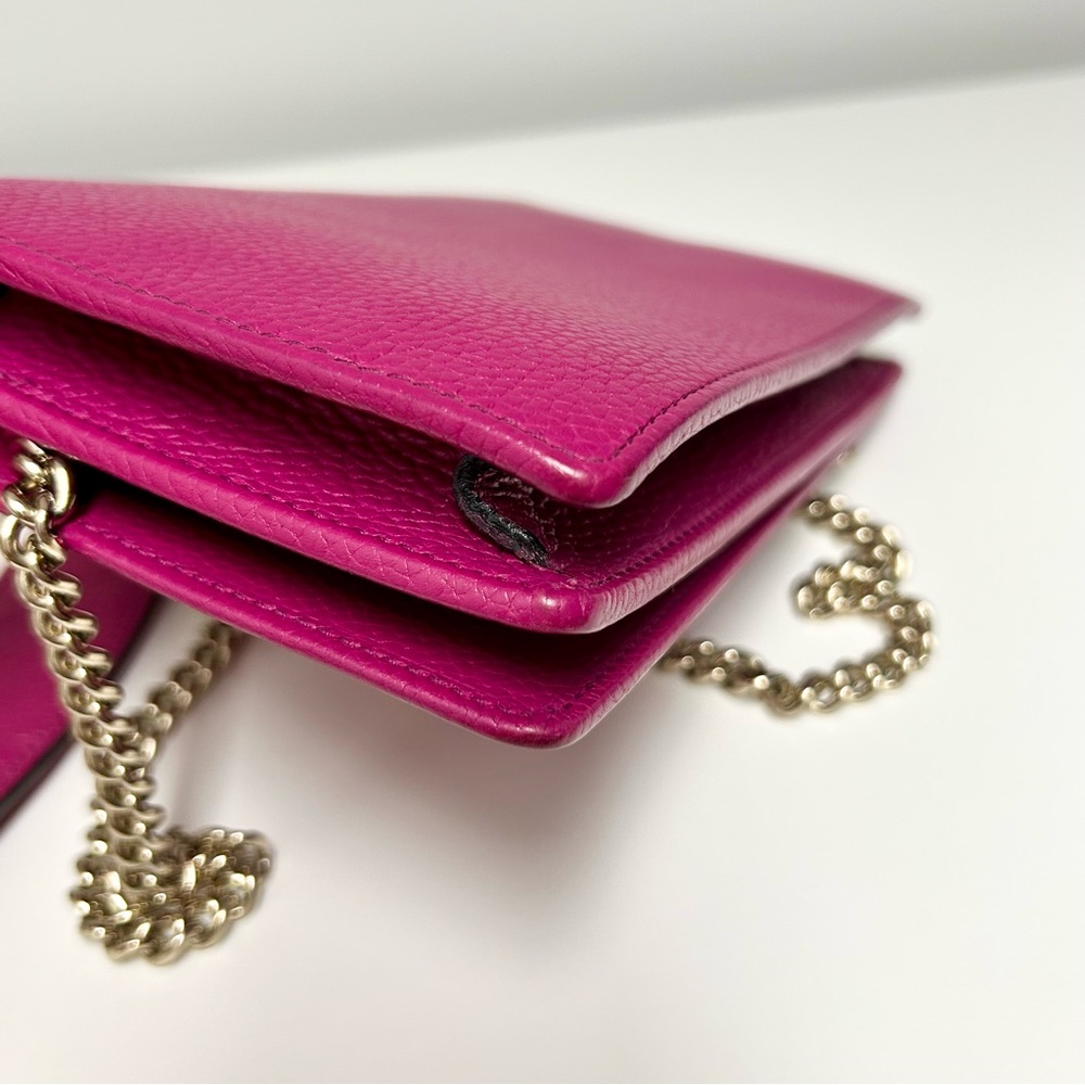 GUCCI Mini Soho Pebbled Leather Wallet On Chain Crossbody Bag Magenta Hot Pink - Picture 9 of 16